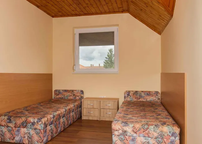 24 בית נופש Balatonkeresztúr